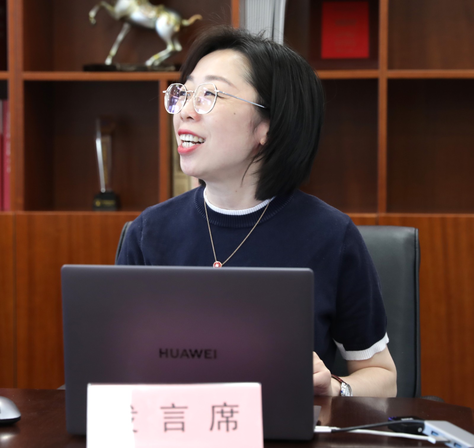 黄琳.jpg